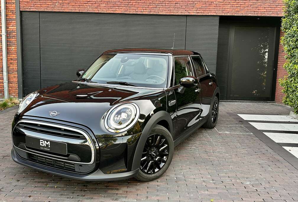 MINI 1.5 AUTOMAAT/ 136 PK/VERWARMDE SPORTZETELS/ACHTERUITRIJCAMERA/LED/DAB/INDUCTIELADER GSM/CARPLAY