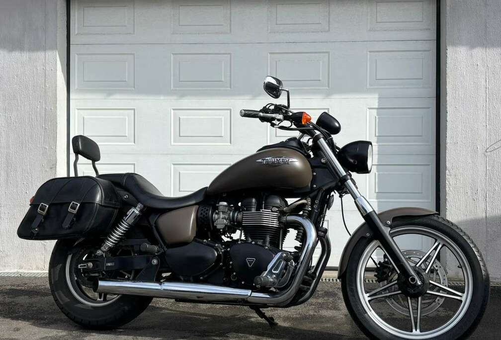 Triumph 865