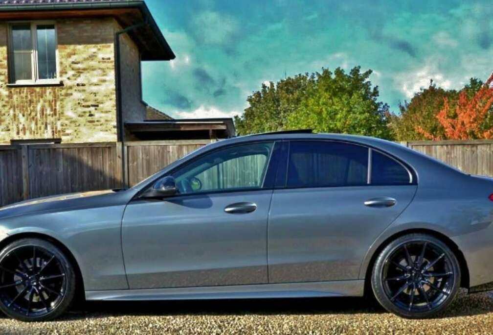 Mercedes-Benz AMG 9G-Tronic**LOOK C63 AMG**WIDESCREEN**CARPLAY**