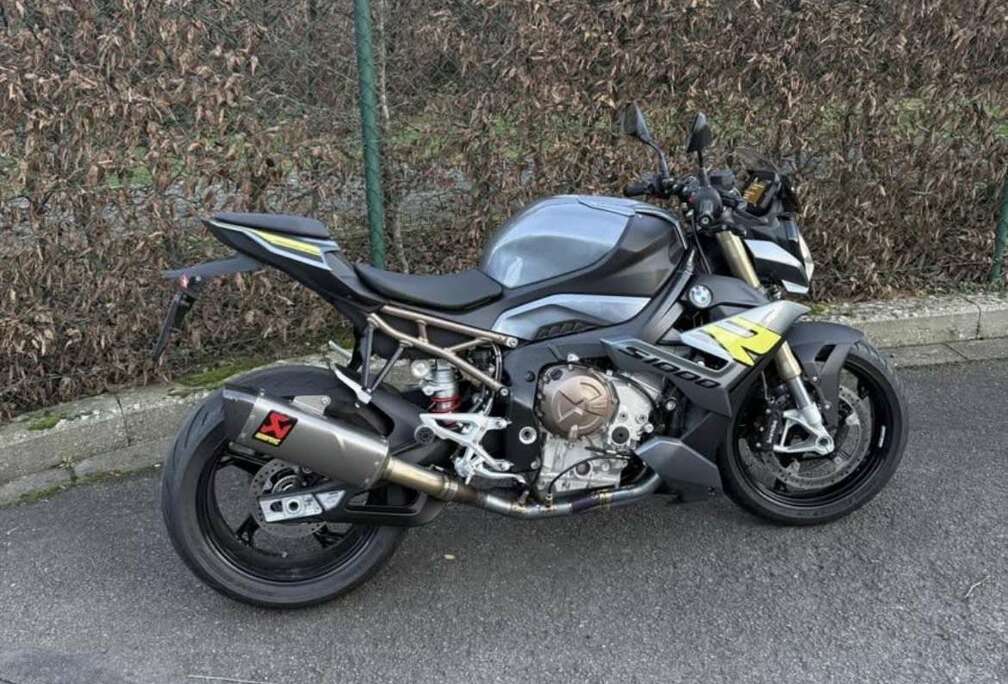 BMW Akrapovic