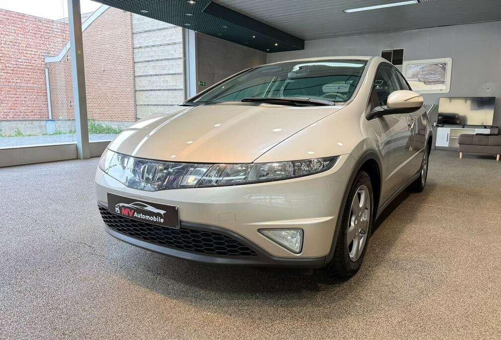 Honda 1.4i * 75.000km * Clim auto * Carnet d’entretien complet