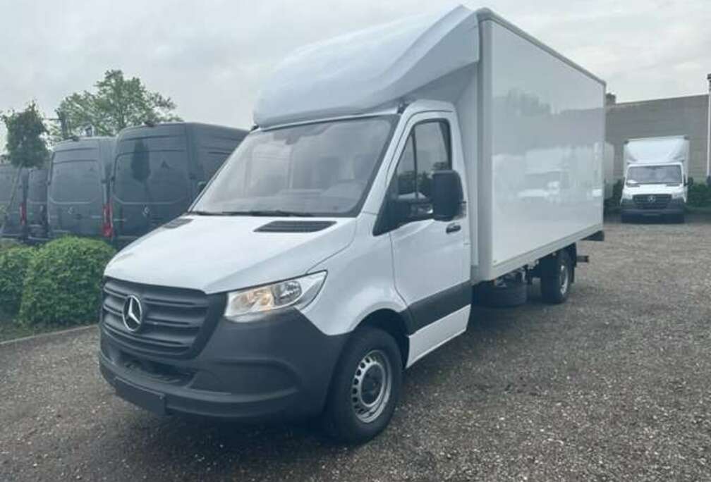 Mercedes-Benz 315 box + lift 19m - 47500 euro ex btw