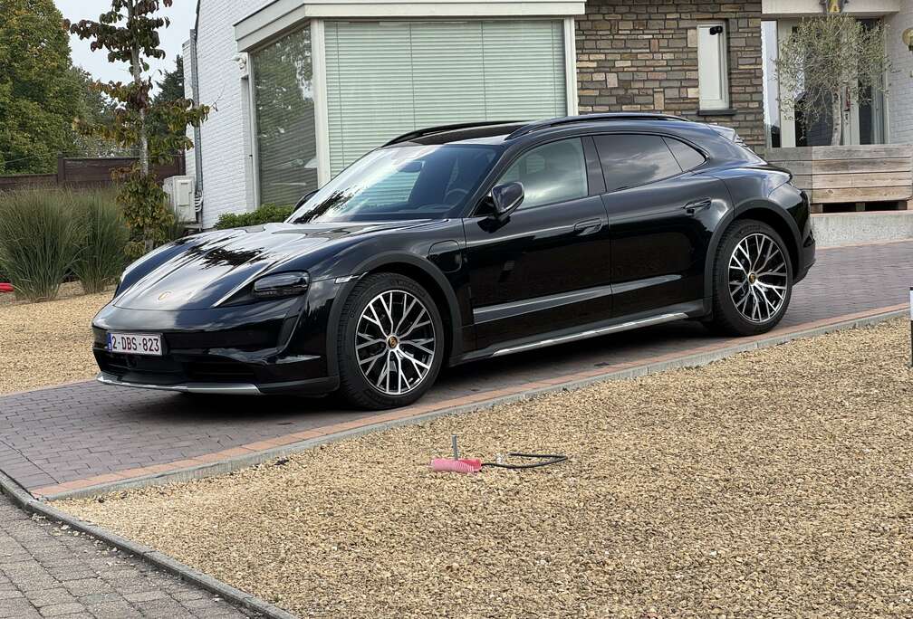 Porsche 4 Cross Turismo