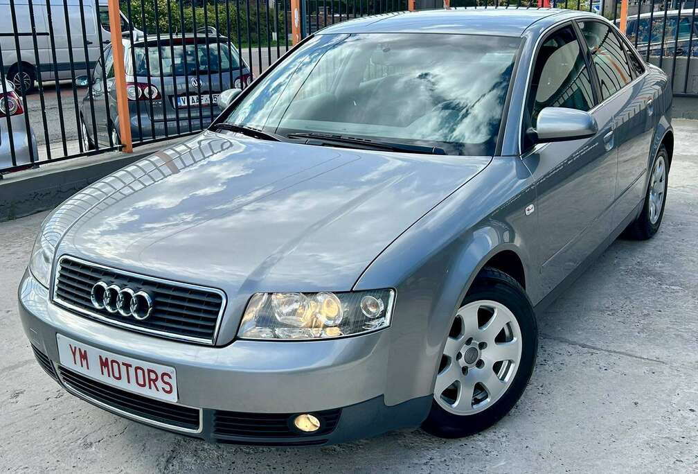 Audi A4 2.0i 20v ** 88.000KM ** BELLE OPTIONS **