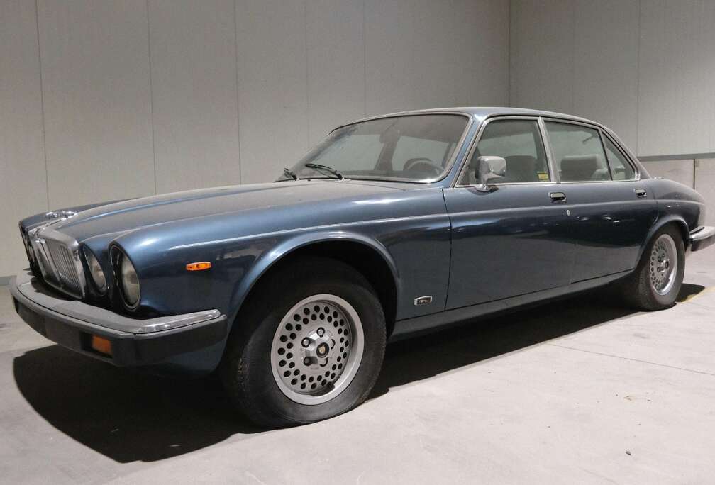 Jaguar XJ12 Double Six