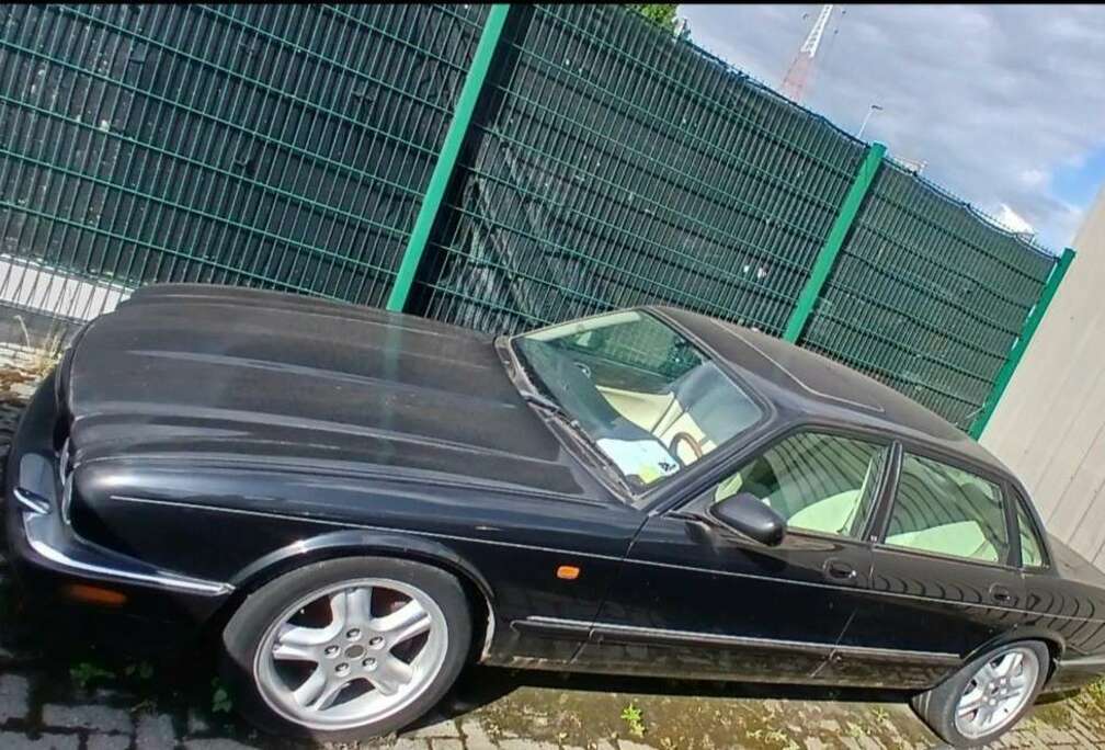 Jaguar 4.0i V8 32v S/C COMPRESSEUR CUIR AIRCO GPS TO J ALu
