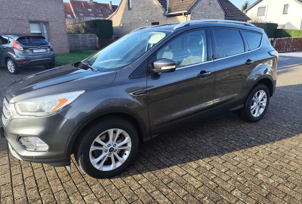 Ford Kuga 2.0 TDCi 2x4 Titanium