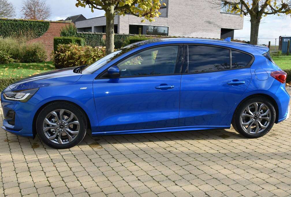 Ford Focus 1.0 EcoBoost Hybrid ST-LINE DESIGN