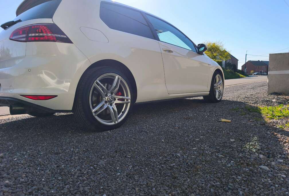 Volkswagen Golf 2.0 TSI Performance DSG
