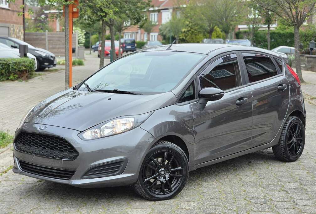 Ford 1.25i APPLE CARPLAY CAMERA EURO 6