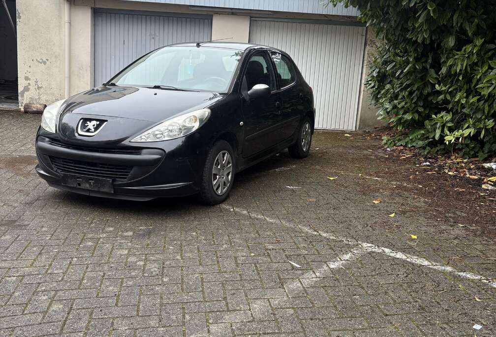 Peugeot 206+ 2010 prêt à immatriculer très propre