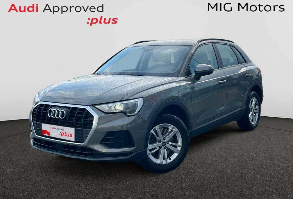 Audi PHEV Audi Q3  Attraction 45 TFSI e  180(245) kW(pk) S-Tronic // Trekhaak // Blind spot // App connect / 28900 km