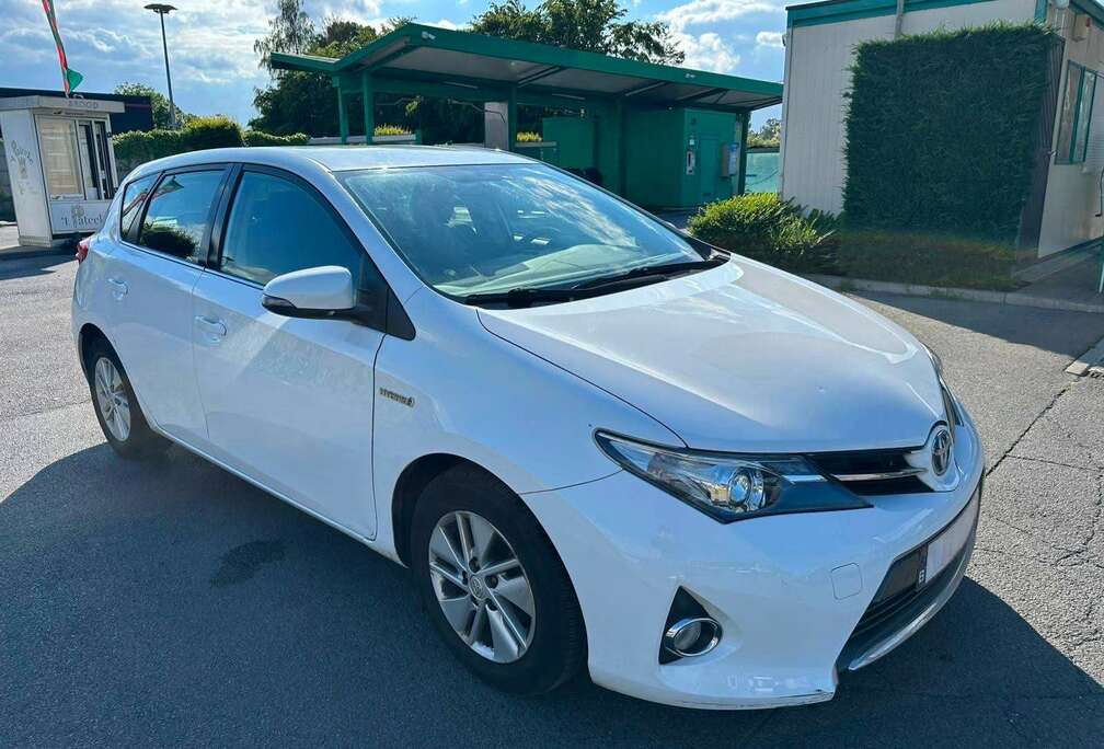 Toyota Auris 1.8i HSD Dynamic CVT