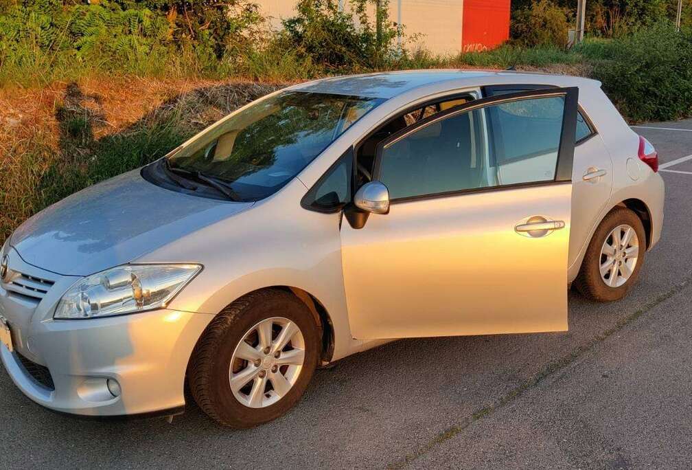 Toyota Auris 1.4 D-4D ECO MT Executive I