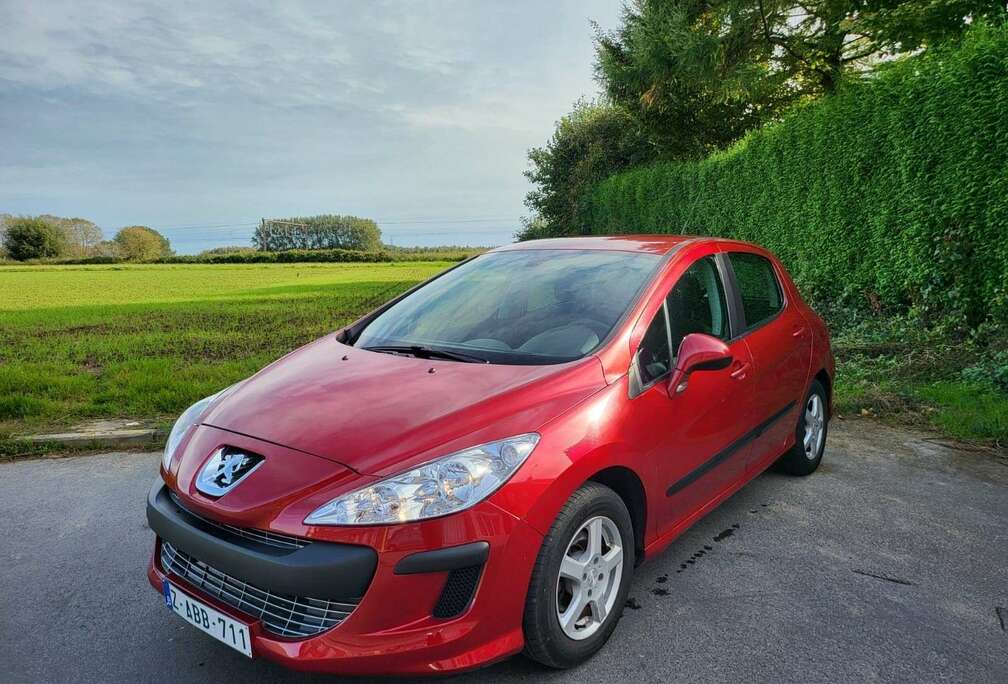 Peugeot 1.4i Confort Prêt à immatricule feuille rose