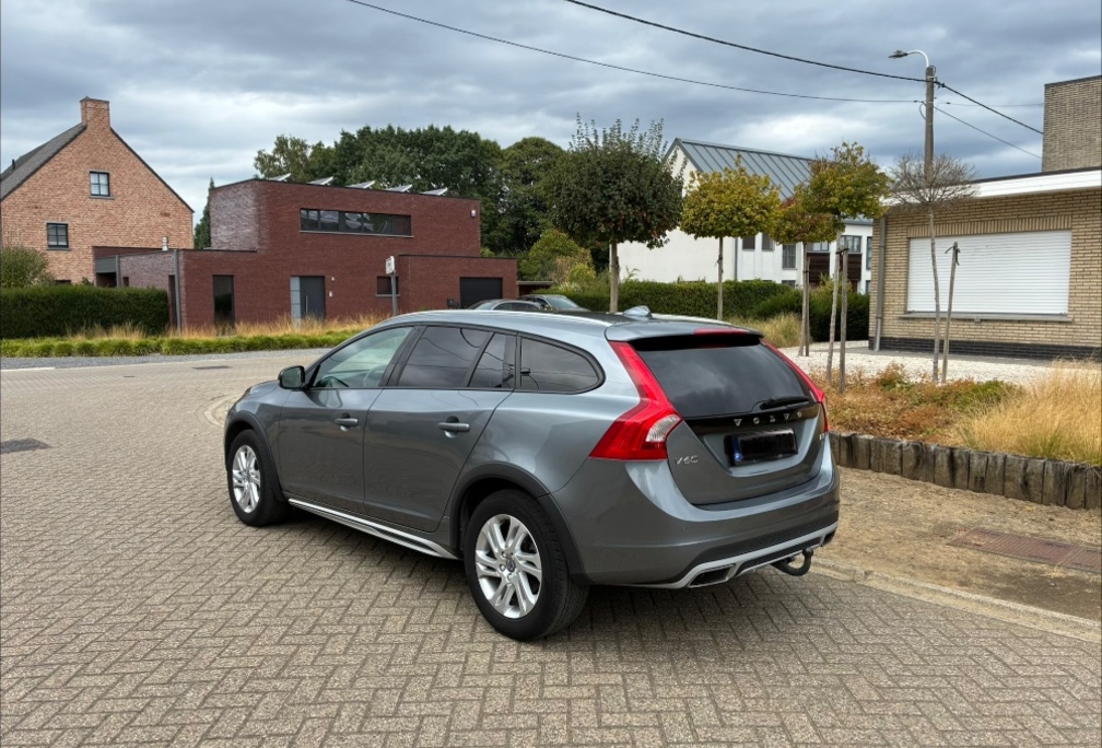Volvo V60 Cross Country - Momentum
