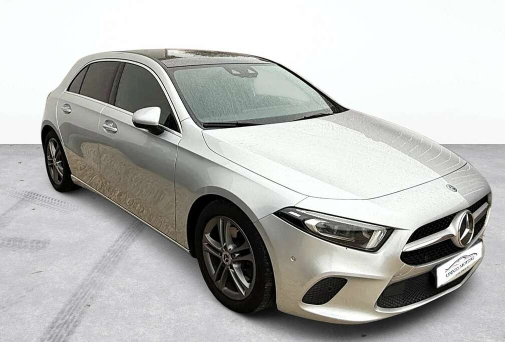 Mercedes-Benz LED AMBIANCE-CARPLAYPANOTREKHAAK-LEDER