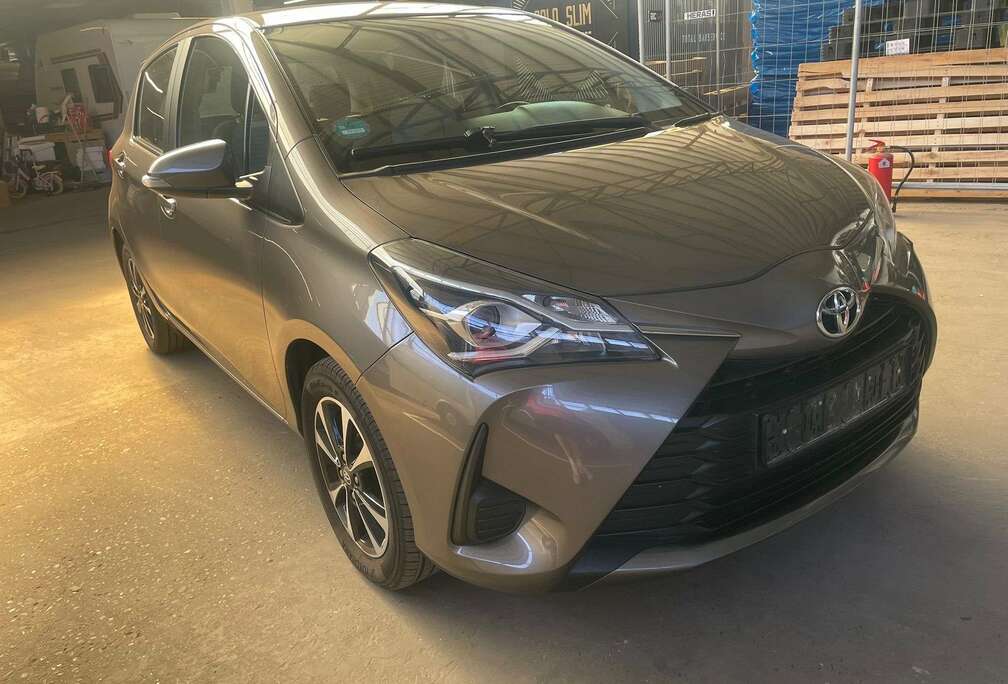 Toyota 1.5 Benzine 2017 102 000 KM NAVI CAMERA DIGI AIRCO