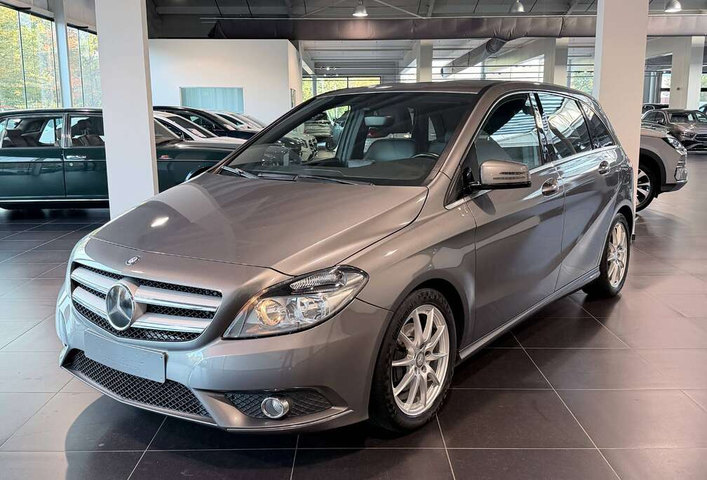 Mercedes-Benz B 180