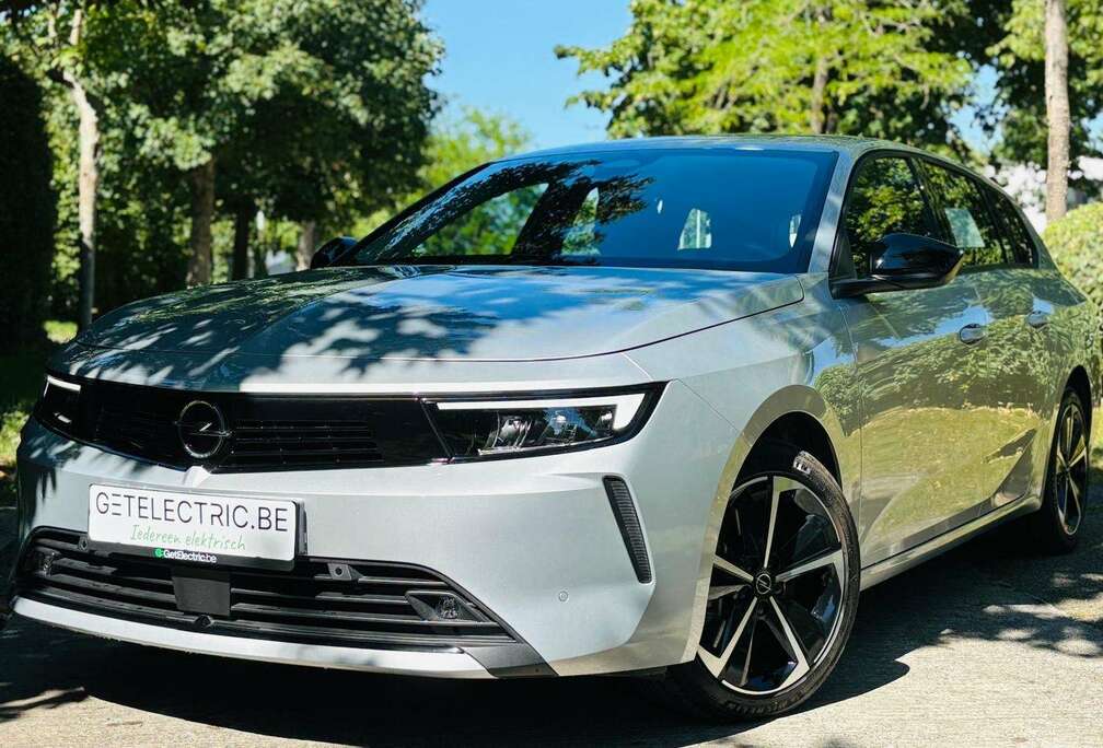 Opel Astra Sports Tourer Plug-In Business Edition