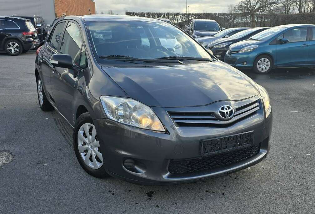 Toyota Auris 1.4 D-4D ECO Luna DPF only Africa