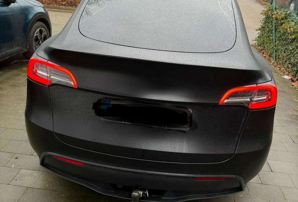 Tesla Model Y 72.5 kWh Dual Motor Performance (377 kW)