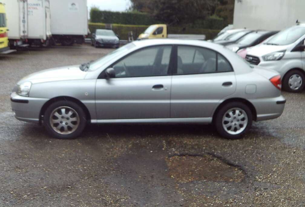 Kia Rio 1.3i LS 4 DEURS BENZINE