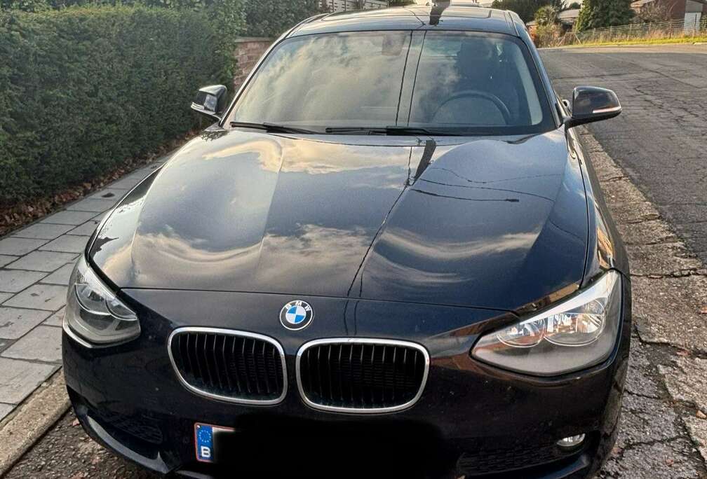 BMW 116iA Checkered Flag