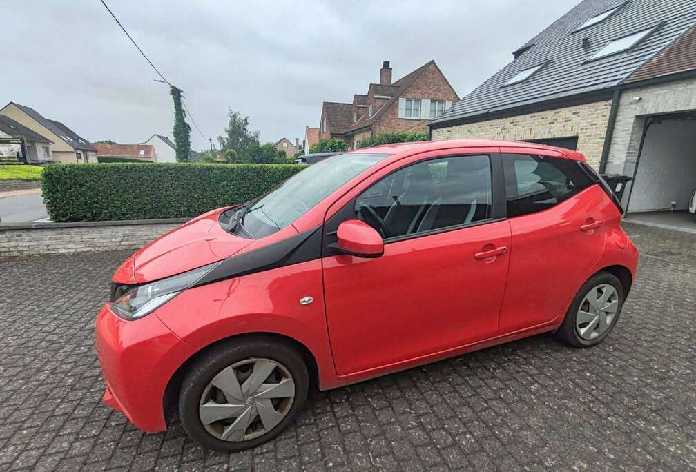 Toyota Aygo 1.0 VVT-i Multi Mode x-play LHD