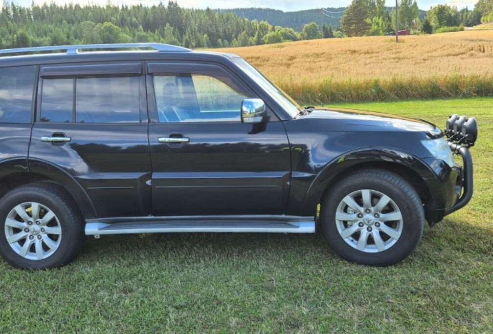 Mitsubishi Pajero 3.2 DI-D Instyle