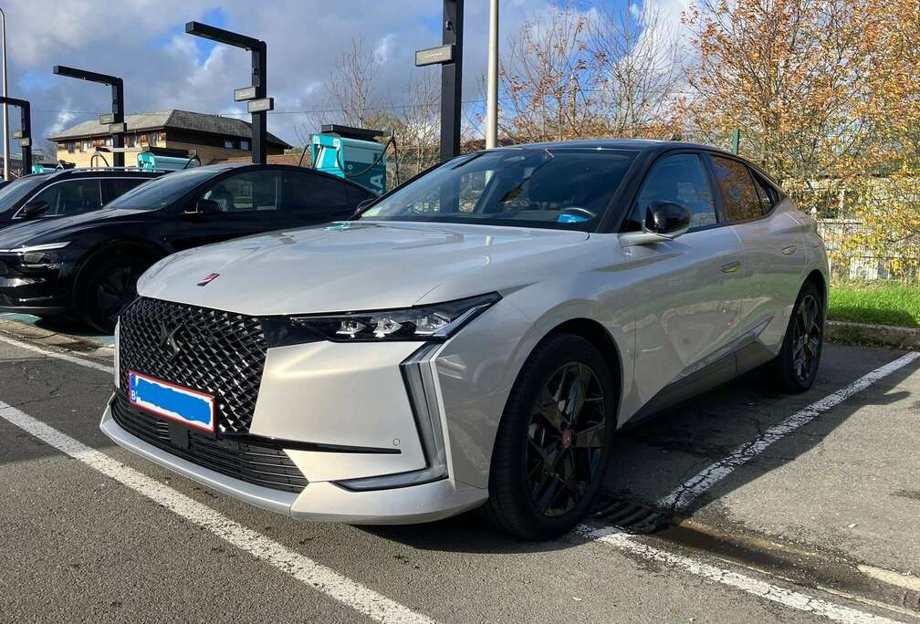 DS 4 PHEV 1.6 E-TENSE Performance Line +