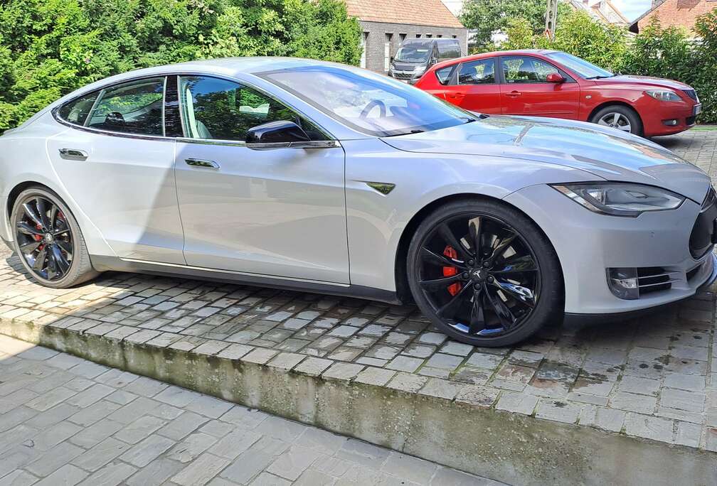 Tesla P85+