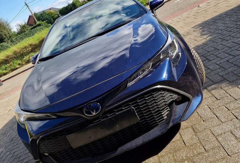 Toyota 1.8 Hybrid Touring Sports Club