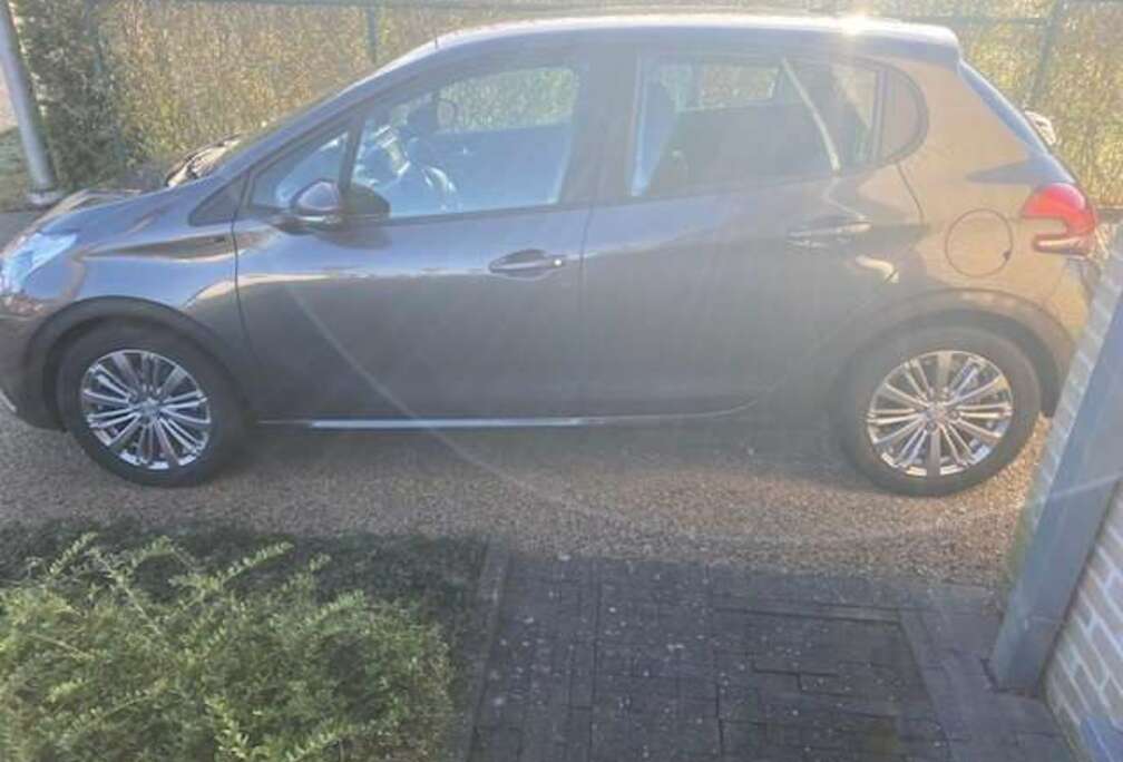 Peugeot 208 PureTech 82 Allure