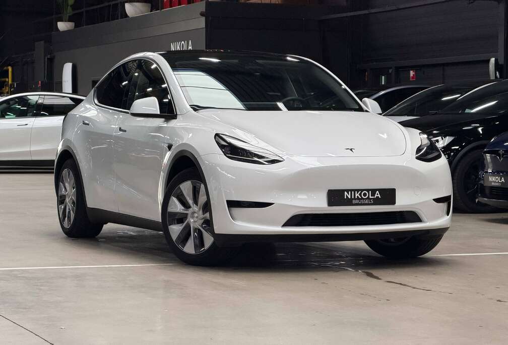 Tesla REAR WHEEL DRIVE - HIGHWAY AUTOPILOT