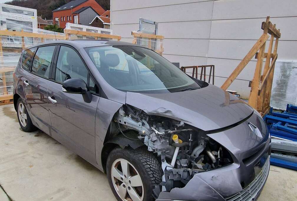 Renault 1.5 dCi Expression 7pl. EDC Autom. // ACCIDENTEE