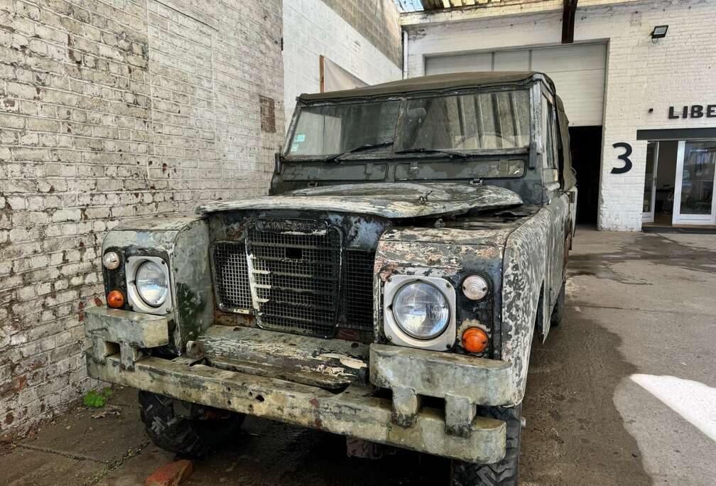 Land Rover 2,3 L essence complet tres original 79000 km 1979