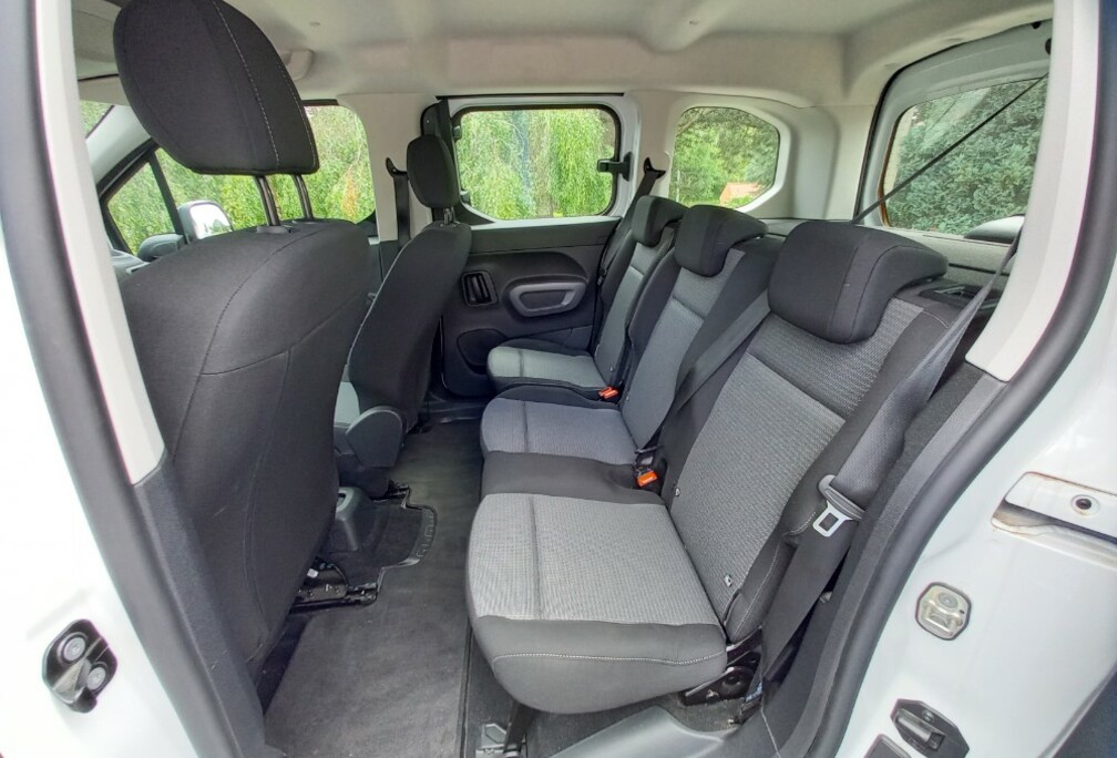 Voiture familiale 5 places diesel avec car pass
