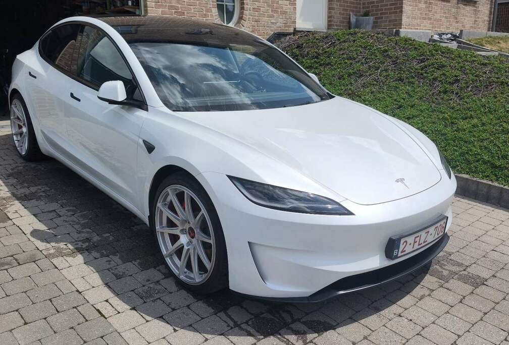 Tesla Performance Dual Motor AWD