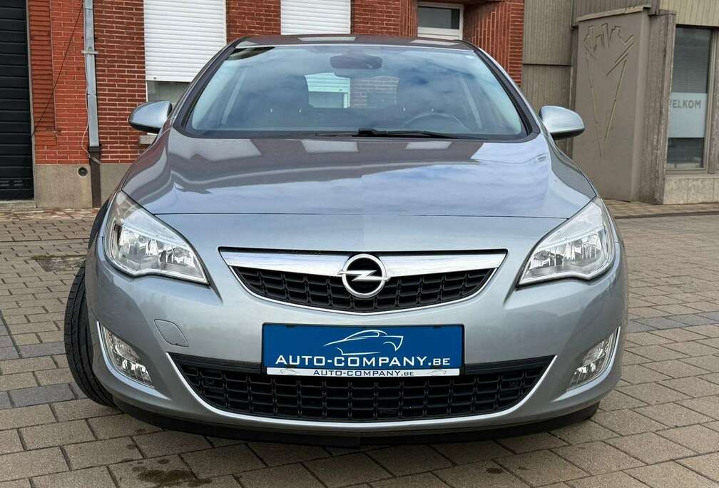 Opel Astra 1.7 CDTI DPF Design Edition