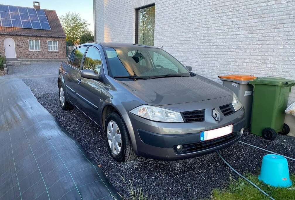 Renault Megane 1.4i 16v The Moon