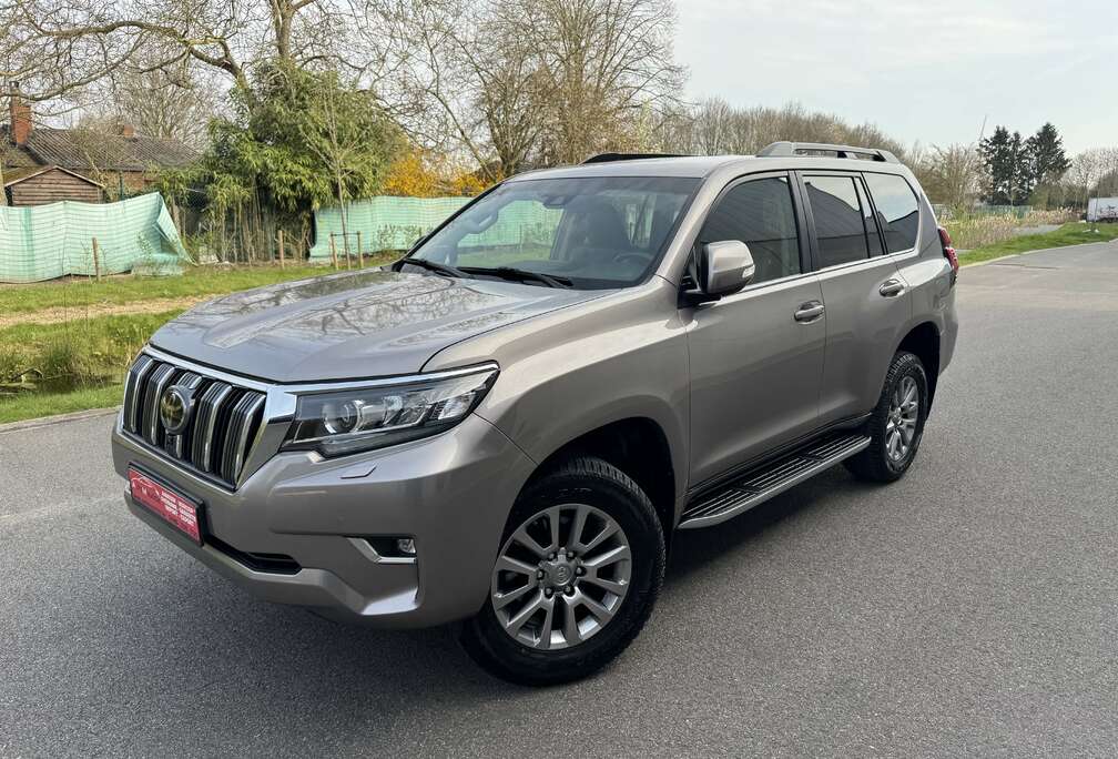 Toyota 2.8 D-4D Aut / 4 Camera / Frigo/ Only Export Afrik