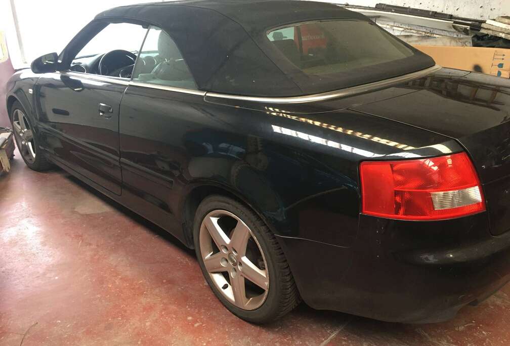 Audi A4 Cabriolet 2.5 TDi V6 S line CVT Multitronic
