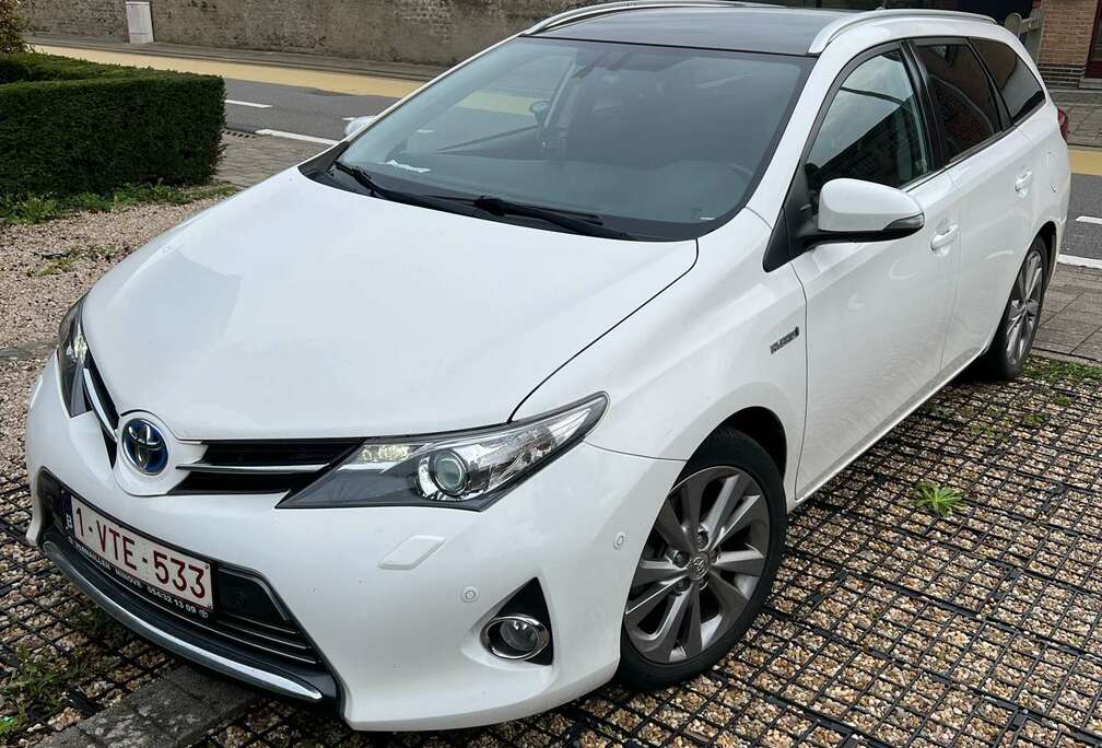 Toyota 1.8i Hybride  Premium CVT touring sport