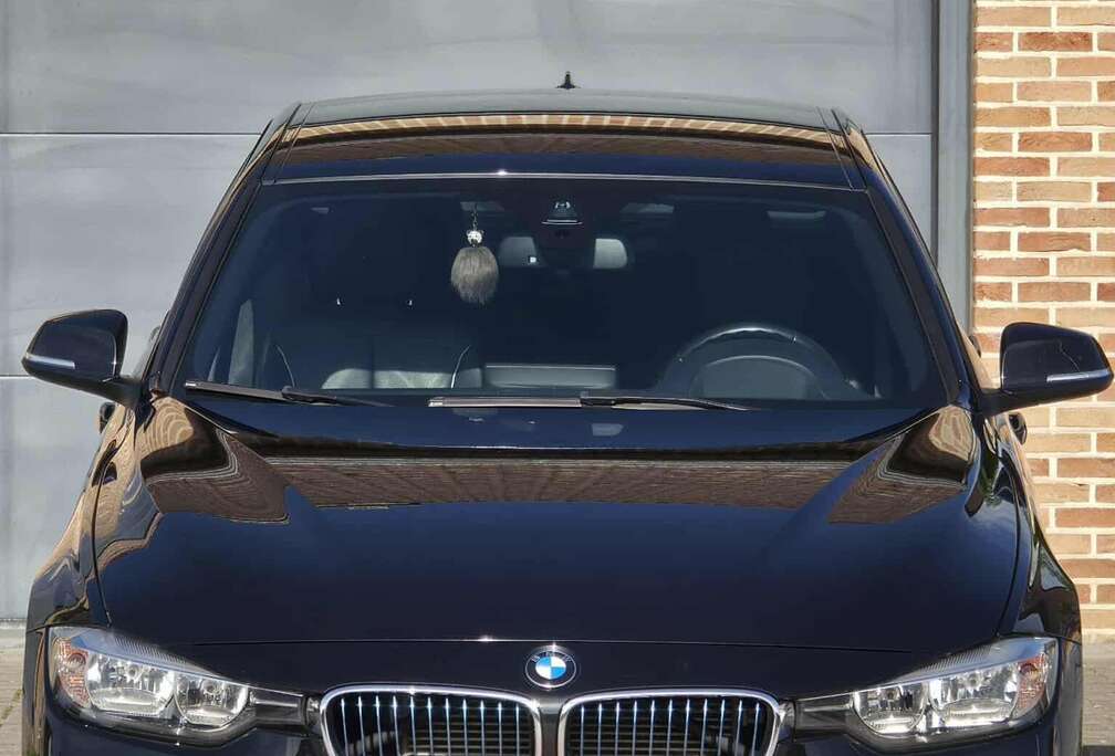 BMW 330e iPerformance Advantage