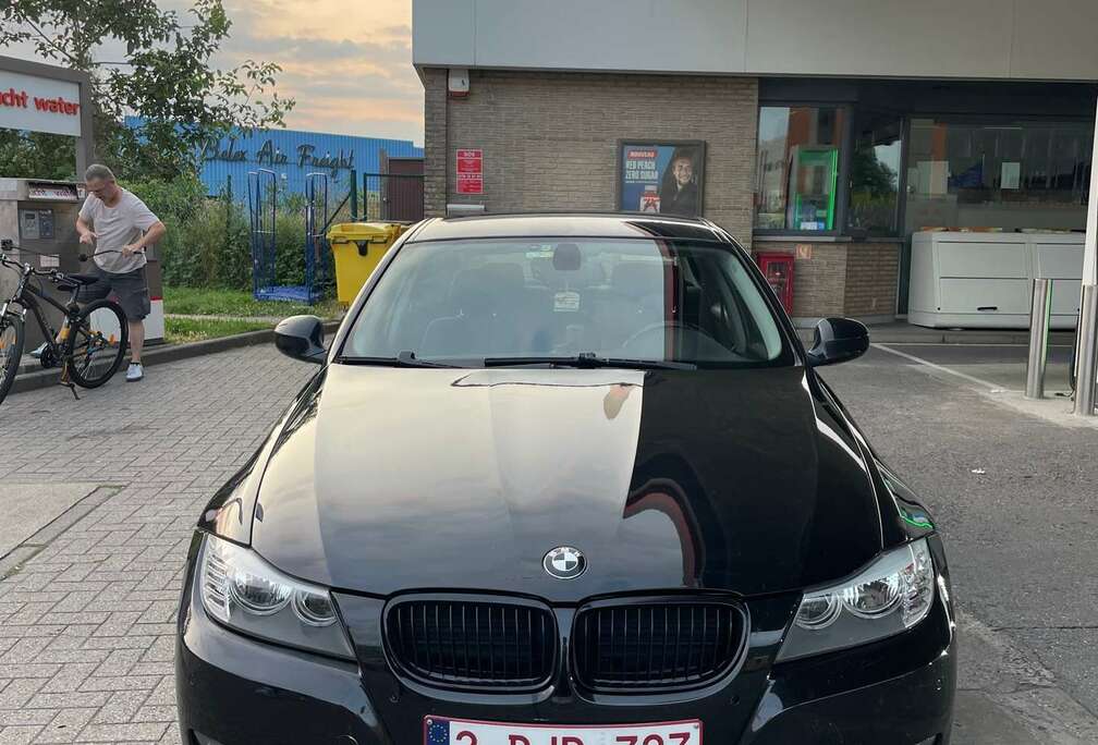 BMW 320i