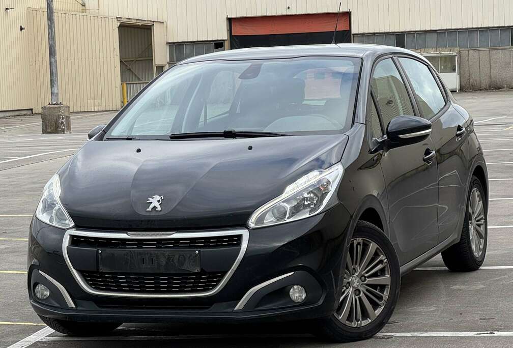 Peugeot 1.2i / NAVIGATION / CLIMA / 2019 FACELIFT / 1PROP