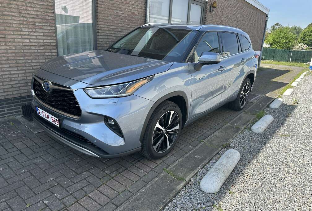 Toyota 2.5 Hybrid Luxury
