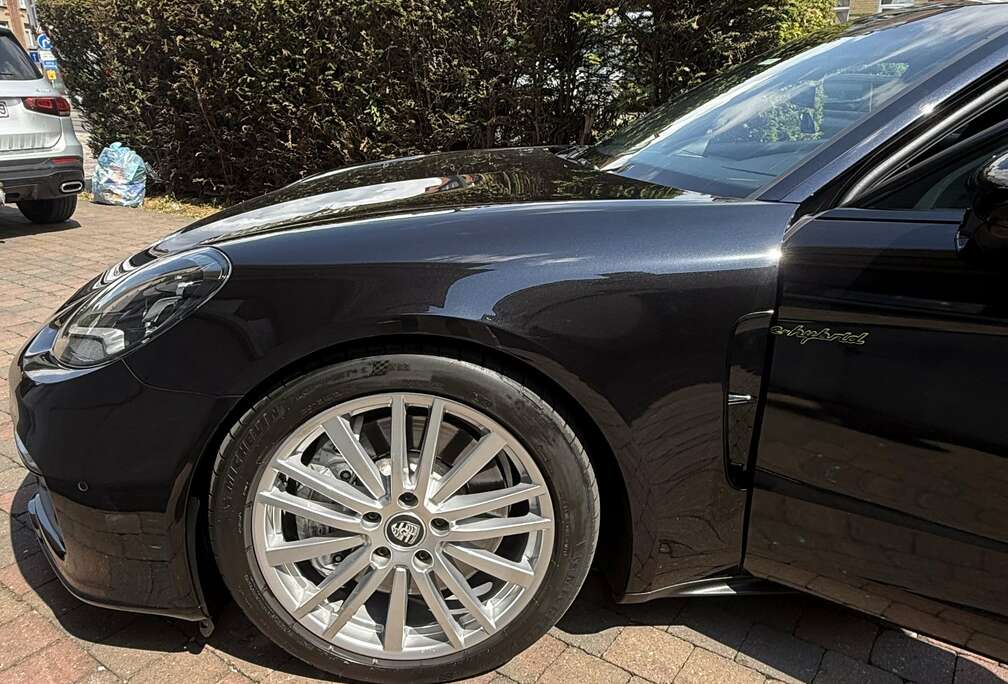Porsche 4 e-Hybrid Sport Turismo 2.9 V6 Bi-T.PDK (340 kW)