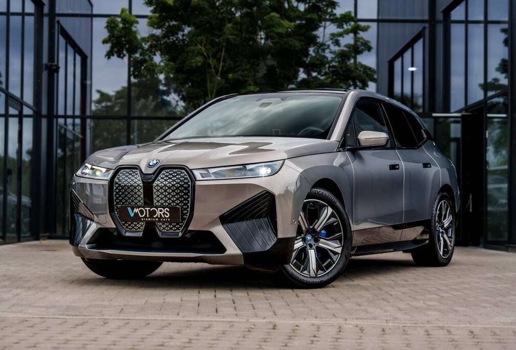 BMW iX 111.5 kWh xDrive50 - M-pack - Laserlicht - Panorama Sky Lounge - Harman Kardon - Driving Assistant Prof - Massage